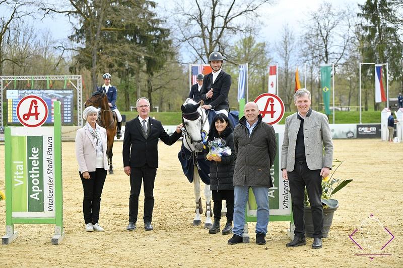 Erfolg im Championat & Grand Prix: Fixkraft-Teamreiter Stefan Eder siegte beim CSI2* in Stadl-Paura mit Dr. Scarpo in beiden Ranking-Springen - Foto: TEAM myrtill