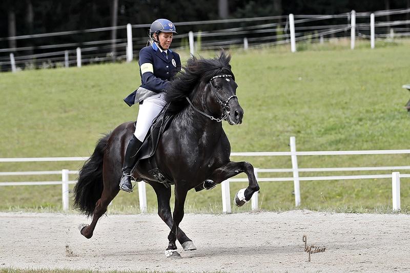 Carina Piber mit Hrafnar fra Hragnheidarstöum