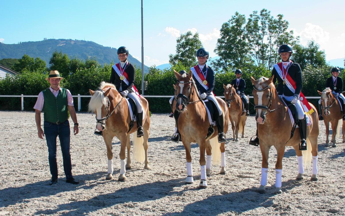 Harald Hüttner, Franziska Hetzlinger, Lisa Windischbauer, Sabrina Aigner (c) Eva Windischbauer