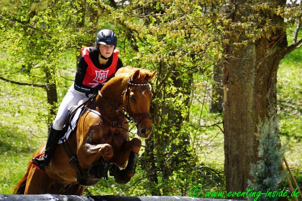 Lea Siegl mit Fighting Line am Weg zu Rang 3 beim CCI4* Marbach (c) evnting-inside.de