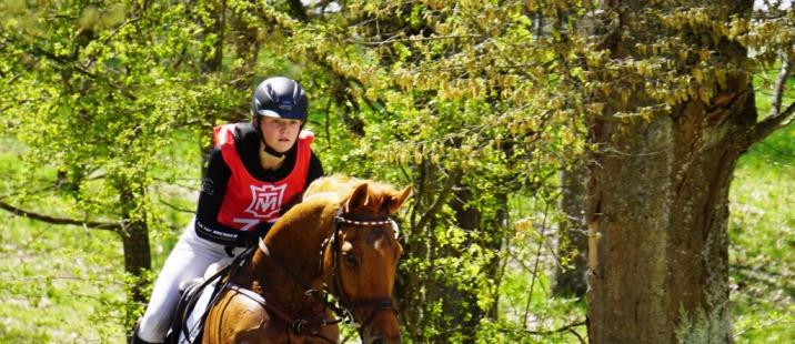 Lea Siegl mit Fighting Line am Weg zu Rang 3 beim CCI4* Marbach (c) evnting-inside.de