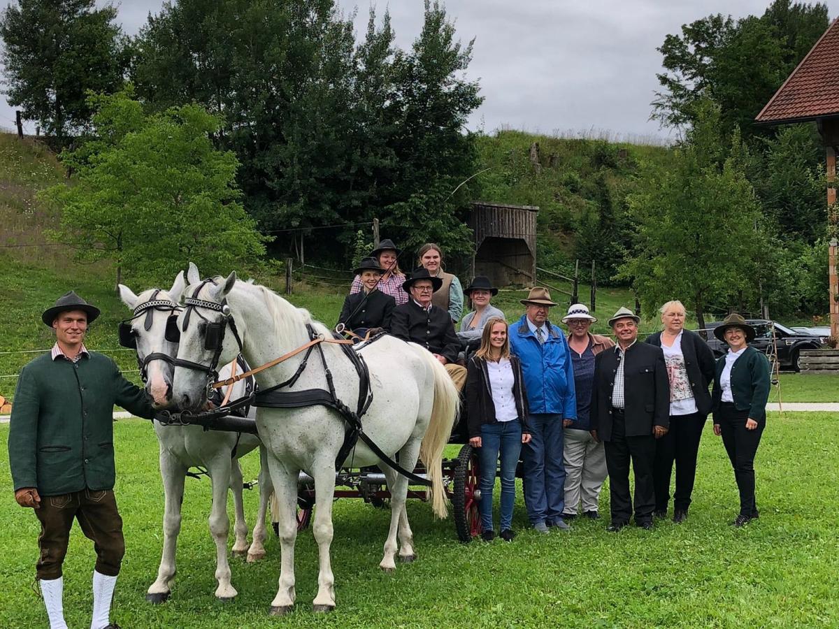 Erfolgreiche ÖFAB Prüfung bei Günther und Sandra Bramer (c) Helga Bramer